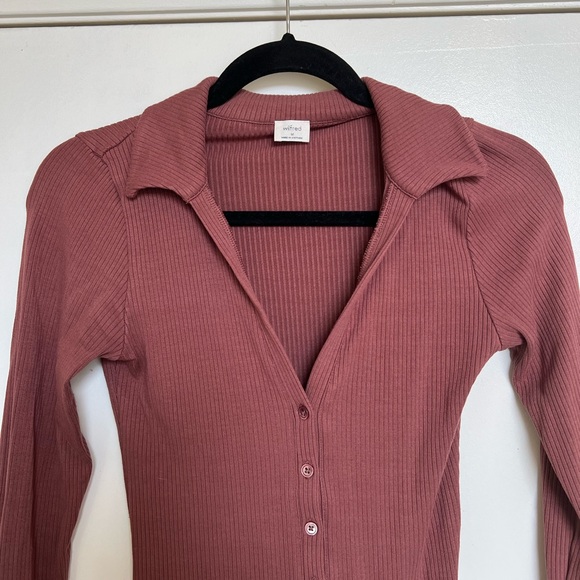 Aritzia Collared Bodysuit - Picture 2 of 3